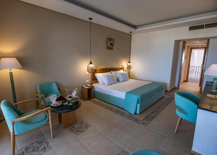 Lahami Bay Resort 4*