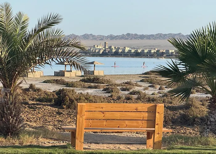 Resort Lahami Bay 4*