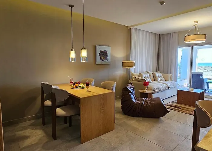 Resort Lahami Bay 4*